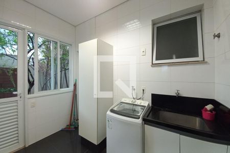 Casa de condomínio para alugar com 420m², 4 quartos e 6 vagas Casa de condomínio para alugar com 420m², 4 quartos e 6 vagasÁrea de Serviço