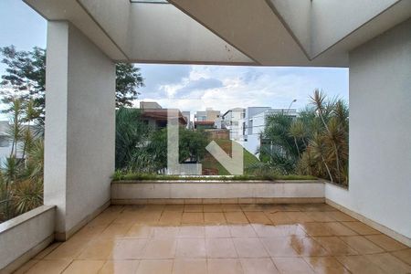 Casa de condomínio para alugar com 420m², 4 quartos e 6 vagas Casa de condomínio para alugar com 420m², 4 quartos e 6 vagasVaranda da Suíte 1