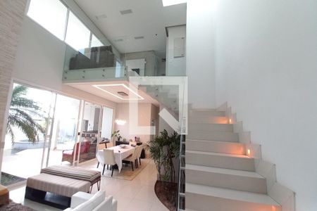 Casa de condomínio para alugar com 420m², 4 quartos e 6 vagas Casa de condomínio para alugar com 420m², 4 quartos e 6 vagasEscada