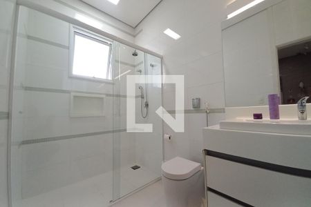 Casa de condomínio para alugar com 420m², 4 quartos e 6 vagas Casa de condomínio para alugar com 420m², 4 quartos e 6 vagasBanheiro da Suíte 1