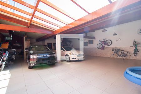 Casa à venda com 600m², 9 quartos e 10 vagas Casa à venda com 600m², 9 quartos e 10 vagasGaragem