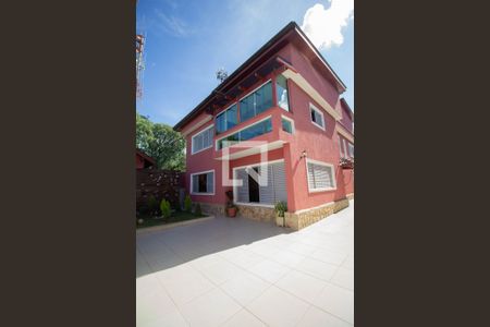 Casa à venda com 600m², 9 quartos e 10 vagas Casa à venda com 600m², 9 quartos e 10 vagasQuintal