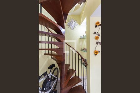 Apartamento à venda com 220m², 3 quartos e 2 vagasEscadas