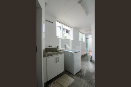 Casa à venda com 360m², 3 quartos e 2 vagas Casa à venda com 360m², 3 quartos e 2 vagasÁrea de Serviço