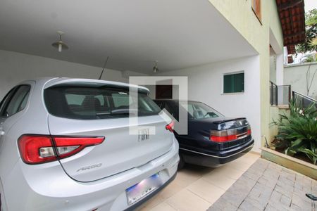Casa à venda com 360m², 3 quartos e 2 vagas Casa à venda com 360m², 3 quartos e 2 vagasGaragem
