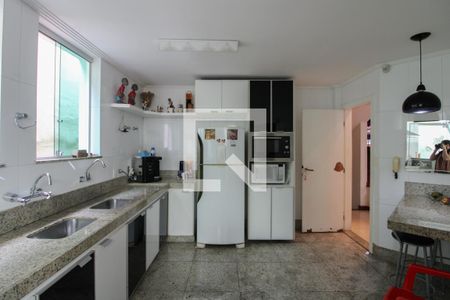 Casa à venda com 360m², 3 quartos e 2 vagas Casa à venda com 360m², 3 quartos e 2 vagasCozinha