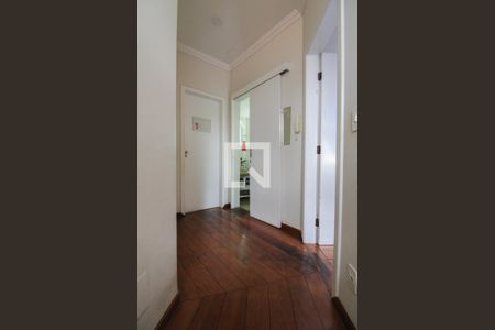 Casa à venda com 360m², 3 quartos e 2 vagas Casa à venda com 360m², 3 quartos e 2 vagasCorredor