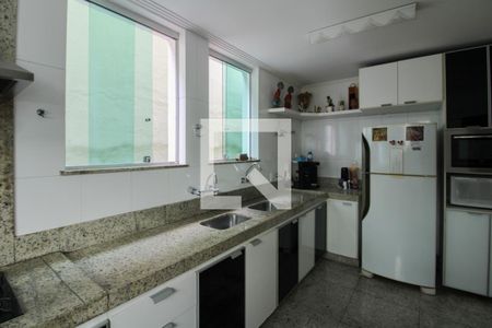 Casa à venda com 360m², 3 quartos e 2 vagas Casa à venda com 360m², 3 quartos e 2 vagasCozinha