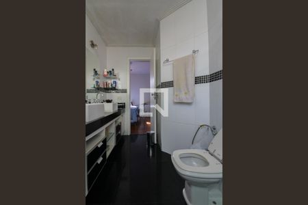 Casa à venda com 360m², 3 quartos e 2 vagas Casa à venda com 360m², 3 quartos e 2 vagasBanheiro da Suíte