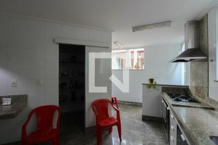 Casa à venda com 360m², 3 quartos e 2 vagas Casa à venda com 360m², 3 quartos e 2 vagasCozinha