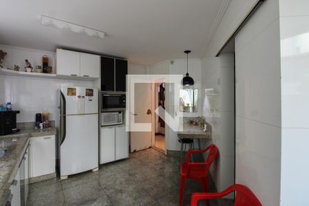 Casa à venda com 360m², 3 quartos e 2 vagas Casa à venda com 360m², 3 quartos e 2 vagasCozinha