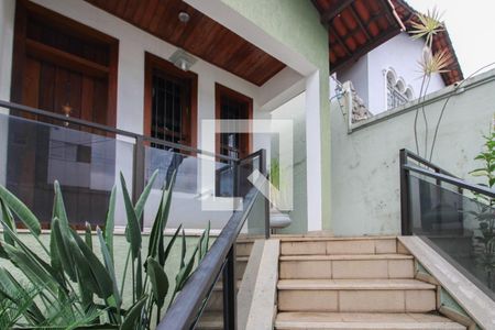 Casa à venda com 360m², 3 quartos e 2 vagas Casa à venda com 360m², 3 quartos e 2 vagasEntrada
