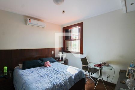 Casa à venda com 360m², 3 quartos e 2 vagas Casa à venda com 360m², 3 quartos e 2 vagasSuíte