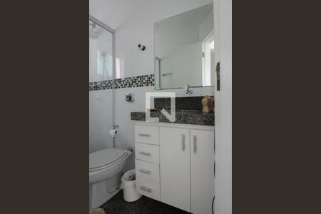 Casa à venda com 360m², 3 quartos e 2 vagas Casa à venda com 360m², 3 quartos e 2 vagasBanheiro de Serviço