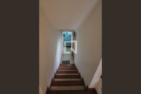 Casa à venda com 360m², 3 quartos e 2 vagas Casa à venda com 360m², 3 quartos e 2 vagasEscada Para Garagem