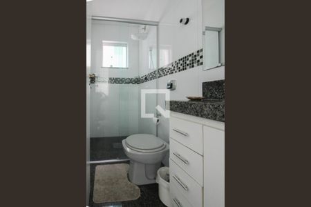 Casa à venda com 360m², 3 quartos e 2 vagas Casa à venda com 360m², 3 quartos e 2 vagasBanheiro de Serviço