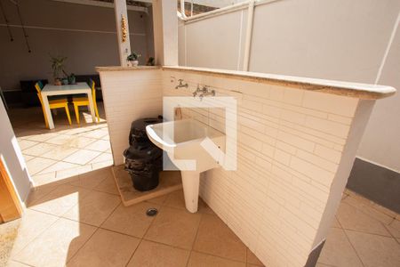 Casa à venda com 160m², 3 quartos e 3 vagas Casa à venda com 160m², 3 quartos e 3 vagasÁREA DE SERVIÇO