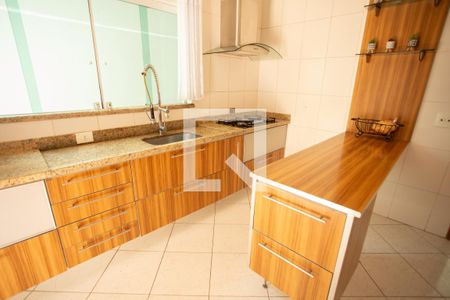 Casa à venda com 160m², 3 quartos e 3 vagas Casa à venda com 160m², 3 quartos e 3 vagasCOZINHA