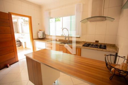 Casa à venda com 160m², 3 quartos e 3 vagas Casa à venda com 160m², 3 quartos e 3 vagasCOZINHA