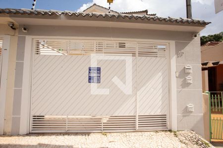 Casa à venda com 160m², 3 quartos e 3 vagas Casa à venda com 160m², 3 quartos e 3 vagasFACHADA