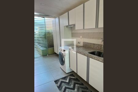 Casa de condomínio à venda com 415m², 4 quartos e 2 vagas Casa de condomínio à venda com 415m², 4 quartos e 2 vagasÁrea de Serviço