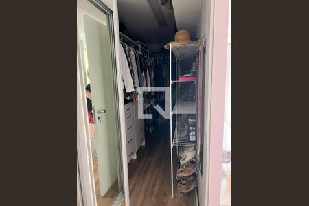 Casa de condomínio à venda com 415m², 4 quartos e 2 vagas Casa de condomínio à venda com 415m², 4 quartos e 2 vagasCloset Quarto 4