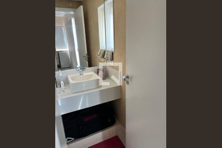 Casa de condomínio à venda com 415m², 4 quartos e 2 vagas Casa de condomínio à venda com 415m², 4 quartos e 2 vagasBanheiro