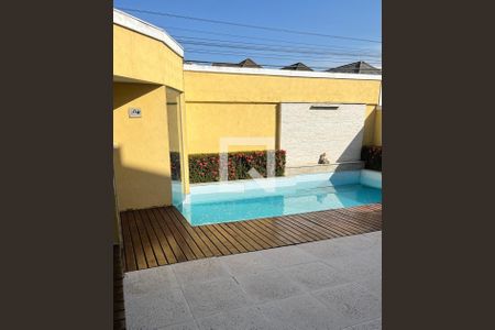 Casa de condomínio à venda com 415m², 4 quartos e 2 vagas Casa de condomínio à venda com 415m², 4 quartos e 2 vagasÁrea comum