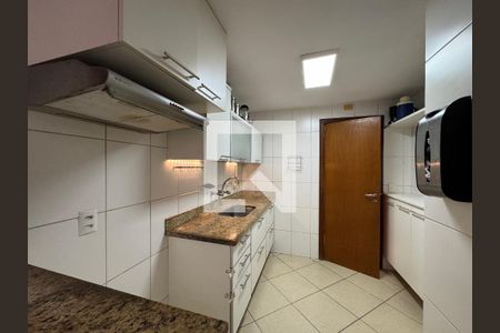 Apartamento à venda com 93m², 3 quartos e 2 vagas Apartamento à venda com 93m², 3 quartos e 2 vagasCozinha e Área de Serviço