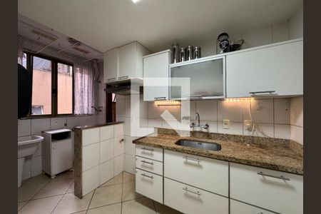 Apartamento à venda com 93m², 3 quartos e 2 vagas Apartamento à venda com 93m², 3 quartos e 2 vagasCozinha e Área de Serviço