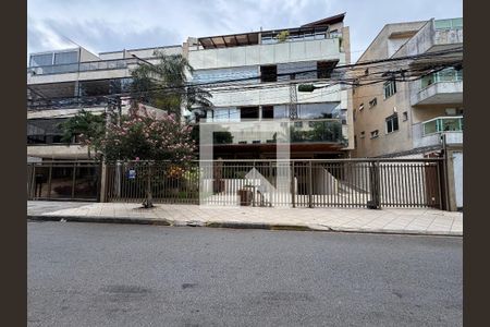 Apartamento à venda com 93m², 3 quartos e 2 vagas Apartamento à venda com 93m², 3 quartos e 2 vagasFachada