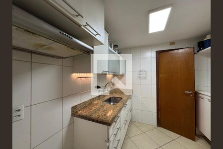 Apartamento à venda com 93m², 3 quartos e 2 vagas Apartamento à venda com 93m², 3 quartos e 2 vagasCozinha e Área de Serviço