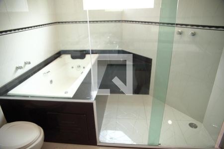 Casa para alugar com 200m², 3 quartos e 2 vagasBanheira Suíte 1