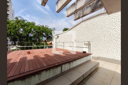 Casa à venda com 330m², 6 quartos e 6 vagas Casa à venda com 330m², 6 quartos e 6 vagasPiscina Coberta
