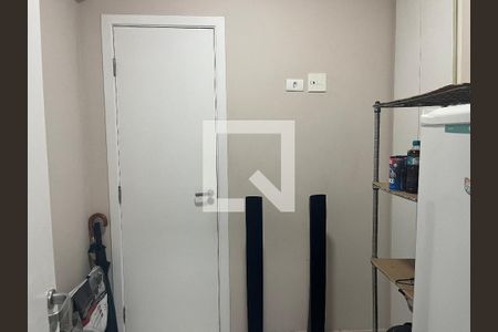 Apartamento à venda com 205m², 3 quartos e 4 vagas Apartamento à venda com 205m², 3 quartos e 4 vagasÁrea de Serviço