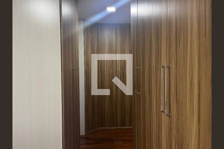 Apartamento à venda com 205m², 3 quartos e 4 vagas Apartamento à venda com 205m², 3 quartos e 4 vagasCloset da suíte 2