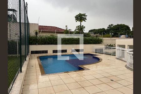 Apartamento à venda com 205m², 3 quartos e 4 vagas Apartamento à venda com 205m², 3 quartos e 4 vagasÁrea comum - Piscina
