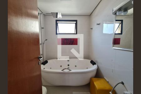 Apartamento à venda com 50m², 3 quartos e 3 vagas Apartamento à venda com 50m², 3 quartos e 3 vagasBanheiro da Suíte