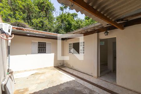 Casa à venda com 120m², 5 quartos e 3 vagas Casa à venda com 120m², 5 quartos e 3 vagasCasa 3 - Quintal e área de serviço