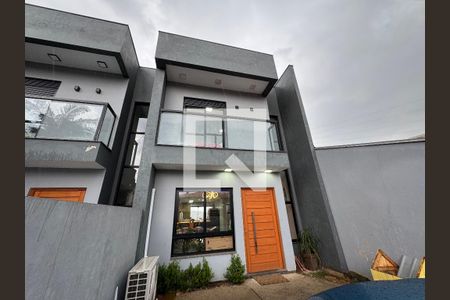 Casa à venda com 110m², 3 quartos e 3 vagas Casa à venda com 110m², 3 quartos e 3 vagasFachada