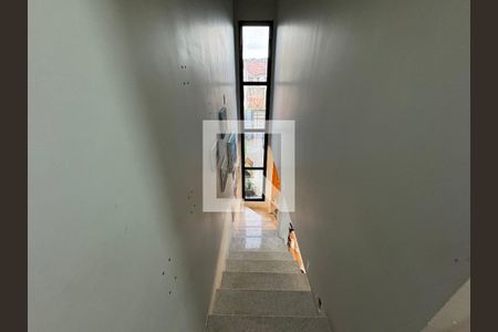 Casa à venda com 110m², 3 quartos e 3 vagas Casa à venda com 110m², 3 quartos e 3 vagasCorredor