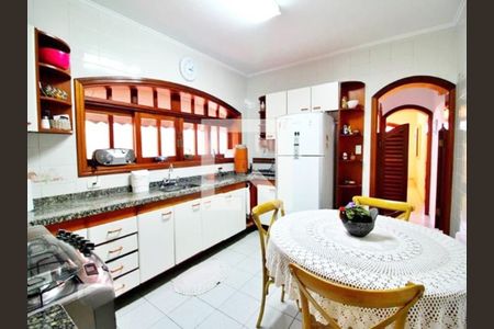 Casa à venda com 200m², 4 quartos e 2 vagas