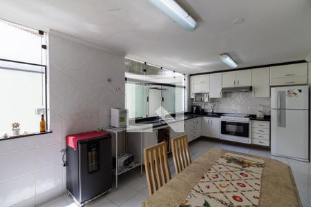 Casa à venda com 370m², 3 quartos e 7 vagas Casa à venda com 370m², 3 quartos e 7 vagasCozinha