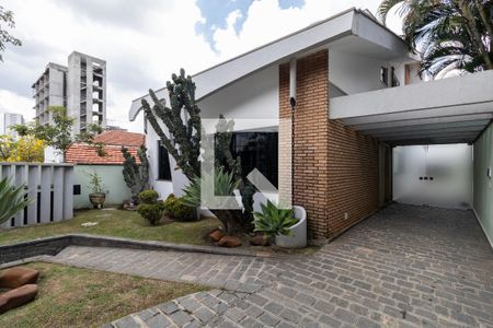 Casa à venda com 370m², 3 quartos e 7 vagas Casa à venda com 370m², 3 quartos e 7 vagasGaragem