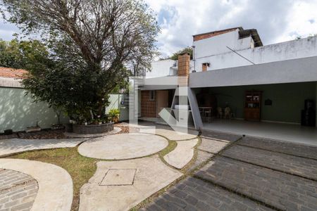 Casa à venda com 370m², 3 quartos e 7 vagas Casa à venda com 370m², 3 quartos e 7 vagasQuintal