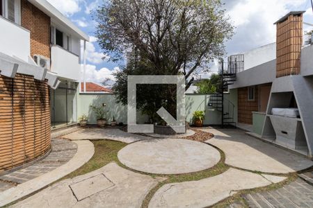 Casa à venda com 370m², 3 quartos e 7 vagas Casa à venda com 370m², 3 quartos e 7 vagasQuintal