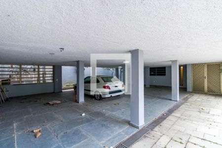 Casa à venda com 710m², 4 quartos e 8 vagas Casa à venda com 710m², 4 quartos e 8 vagasÁrea comum