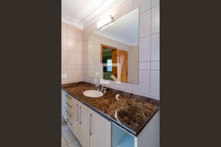 Casa à venda com 710m², 4 quartos e 8 vagas Casa à venda com 710m², 4 quartos e 8 vagasBanheiro - Quarto 1