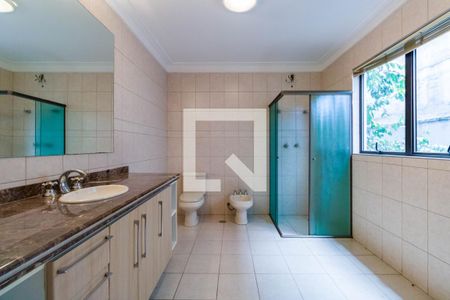 Casa à venda com 710m², 4 quartos e 8 vagas Casa à venda com 710m², 4 quartos e 8 vagasBanheiro - Quarto 1