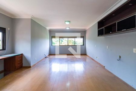 Casa à venda com 710m², 4 quartos e 8 vagas Casa à venda com 710m², 4 quartos e 8 vagasQuarto 4